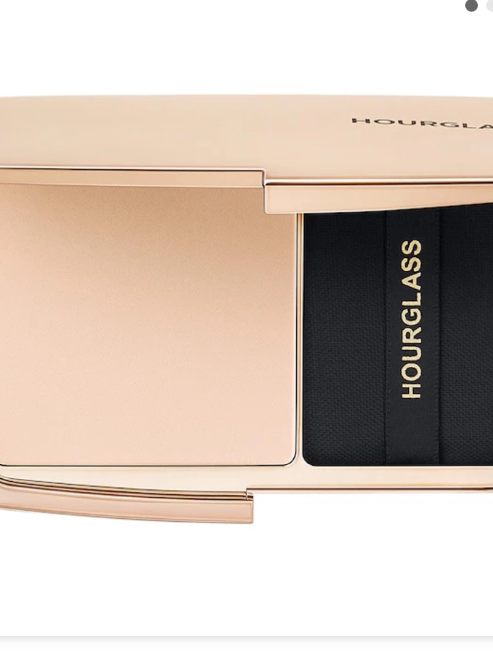 Hourglass
Vanish Airbrush Pressed Powder